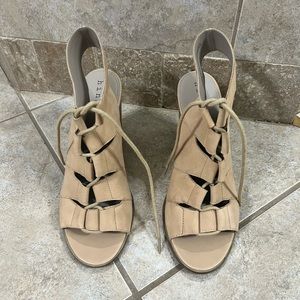 Hinge women’s lace up heels. Size 8